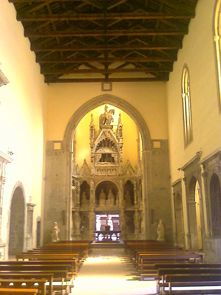 interno chiesa san giovanni a carbonara